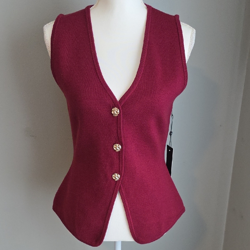 Sweater Vest in Rich Burgundy Size Medium Junior's NWT